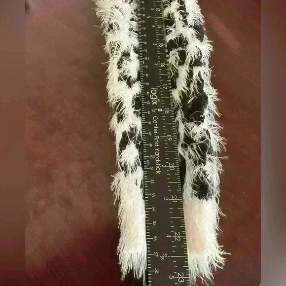 Takara Women’s‎ Sz M Cheetah Fuzzy Eyelash Black White Multi Cheetah Sweater - Picture 8 of 9